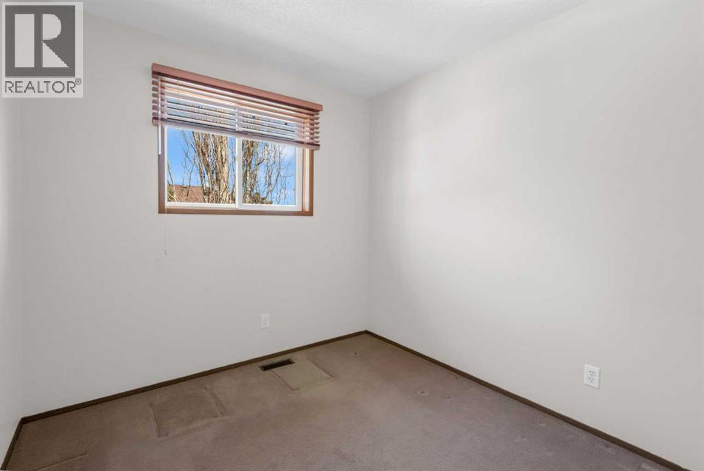 216 Shawinigan Drive SW - 22