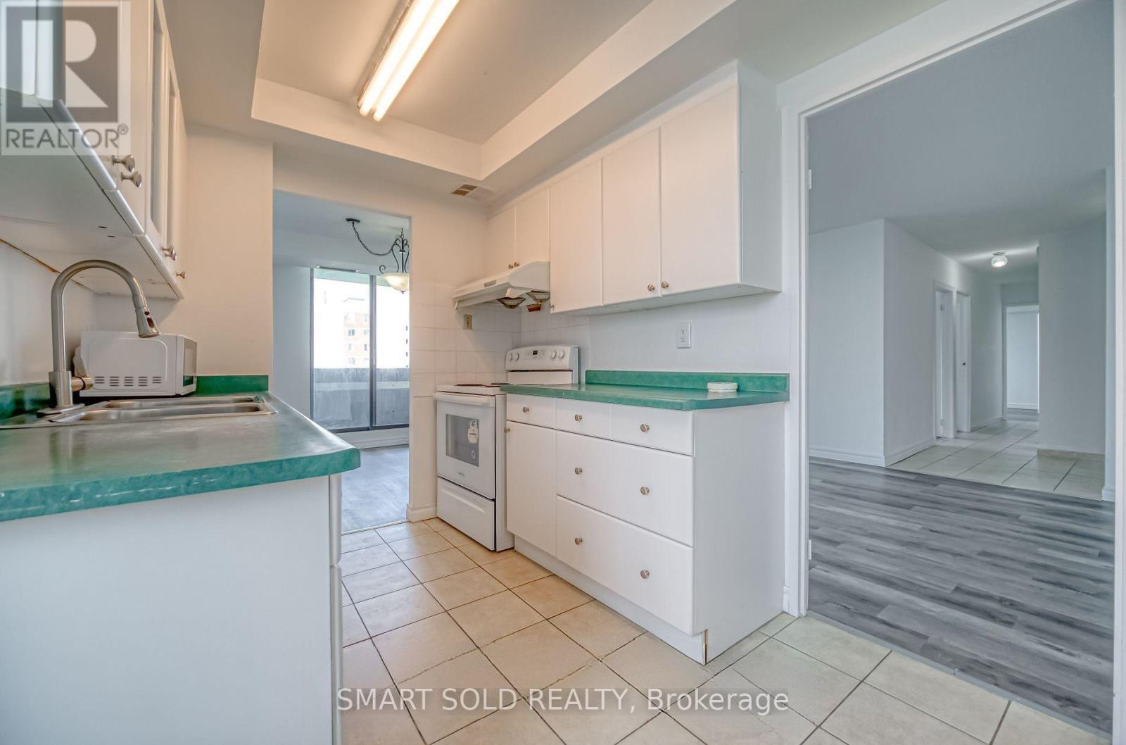 #1009 10 STONEHILL COURT - 11