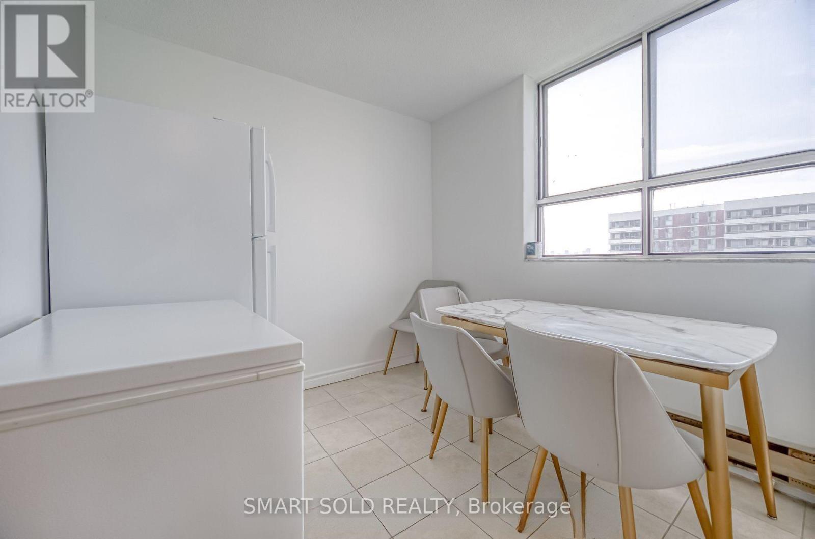 #1009 10 STONEHILL COURT - 12