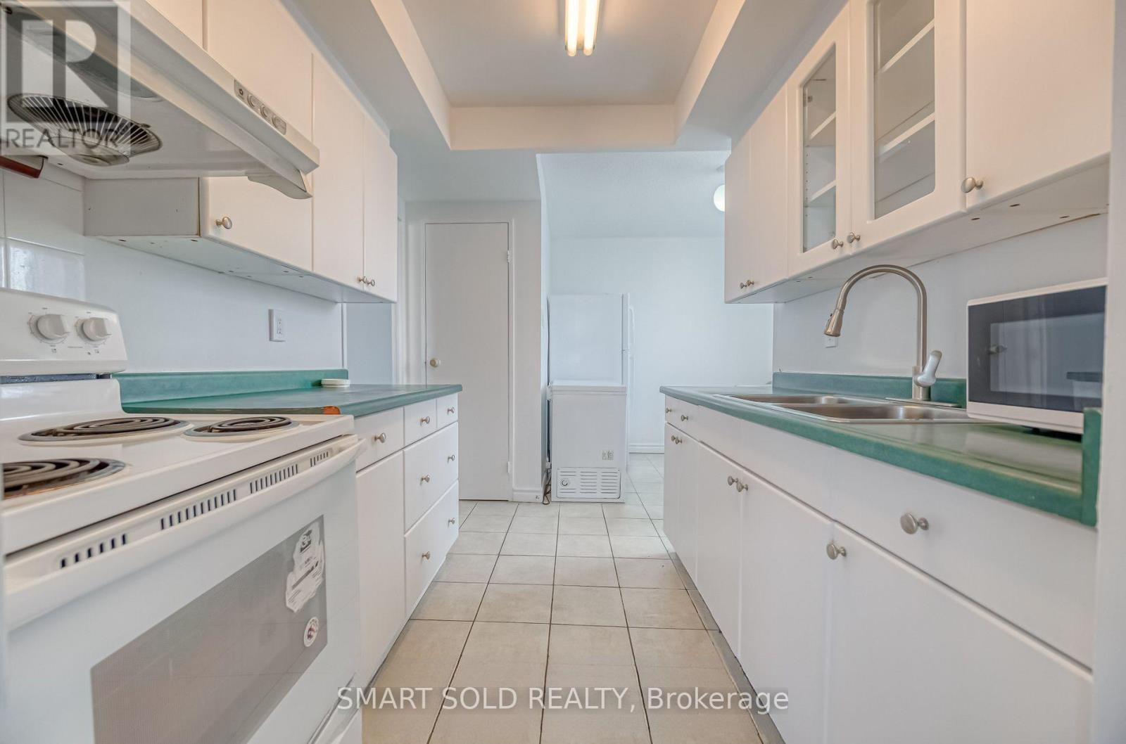#1009 10 STONEHILL COURT - 14