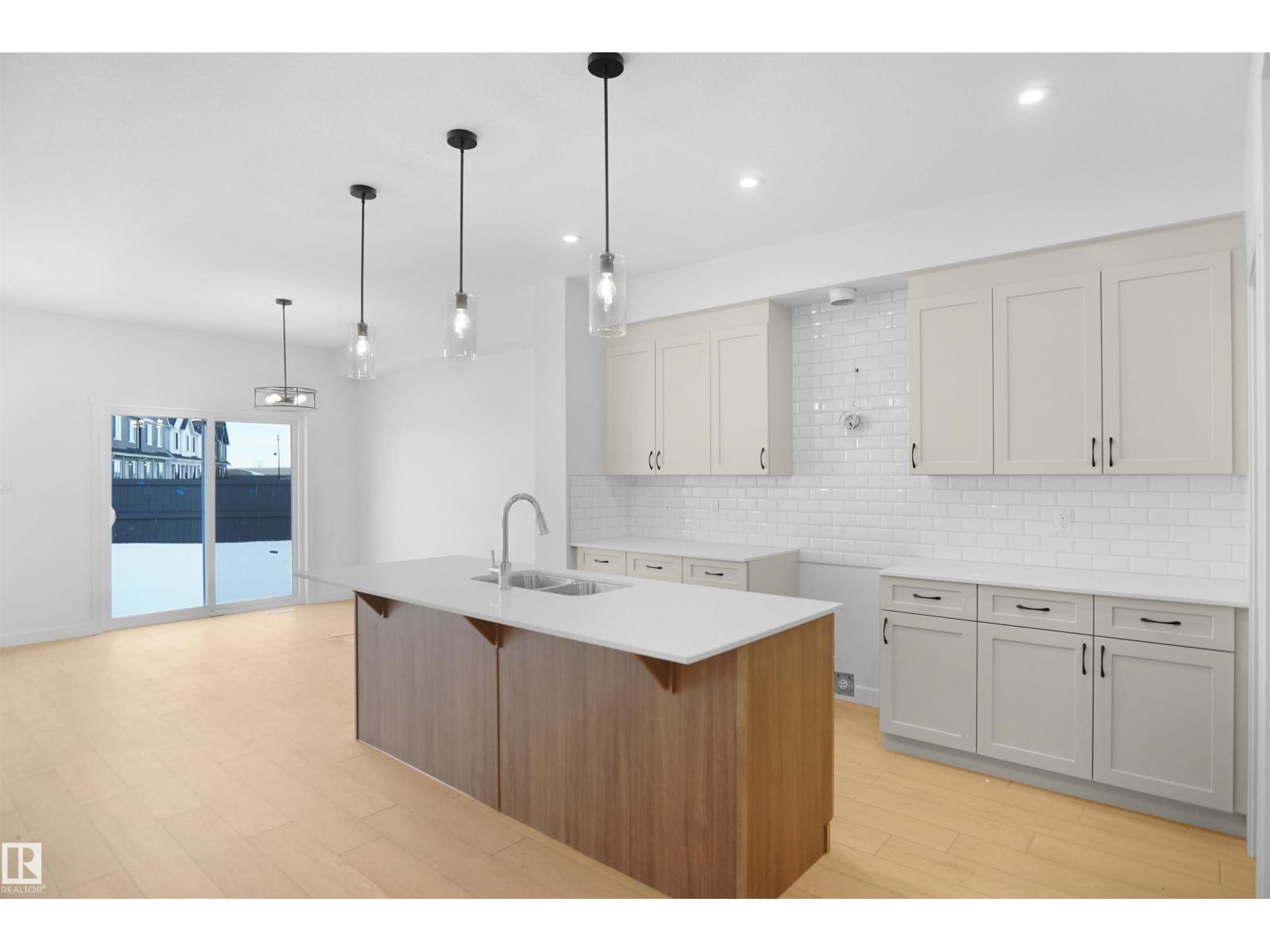 6343 175 AV NW - 12