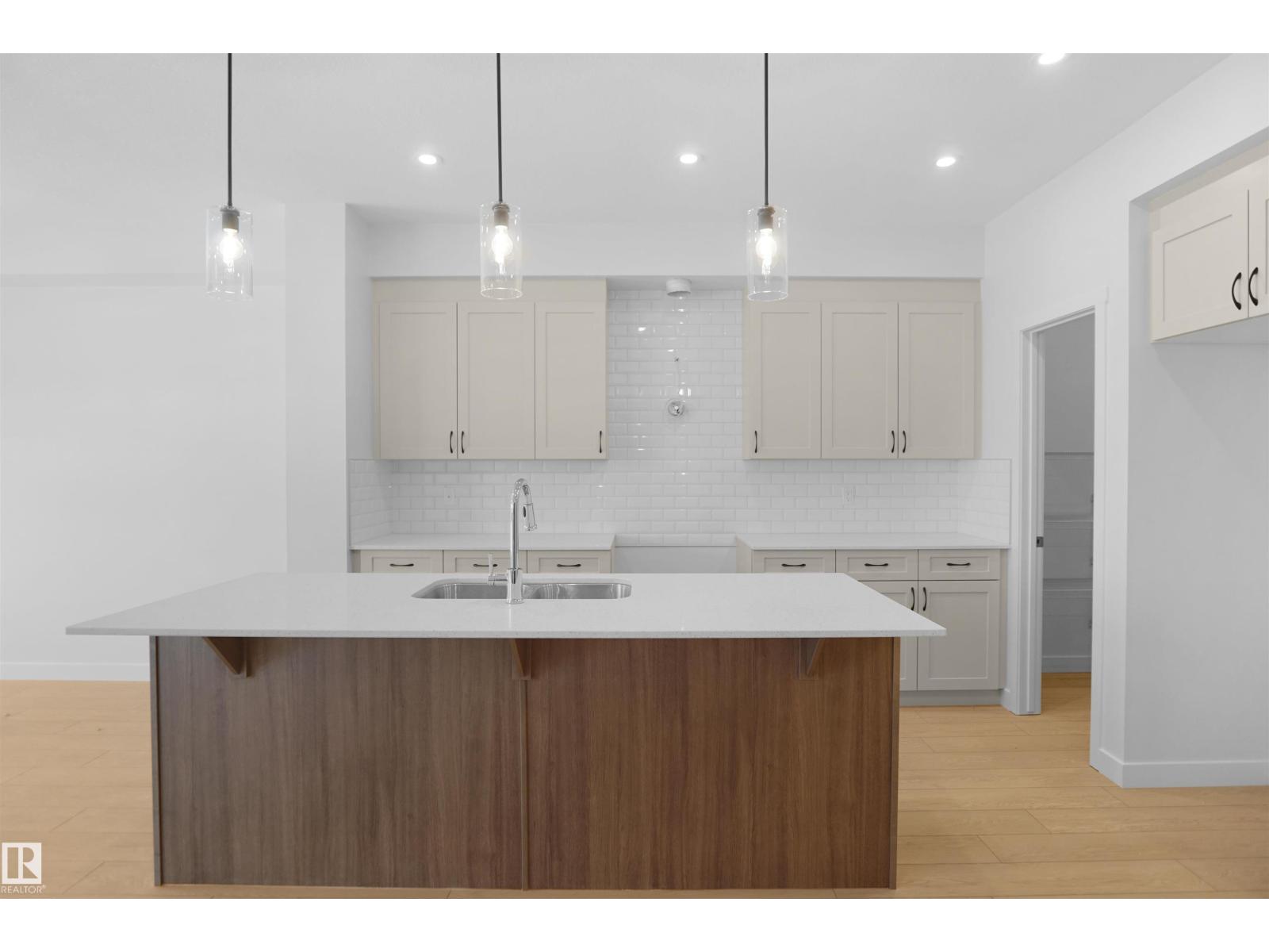 6343 175 AV NW - 13