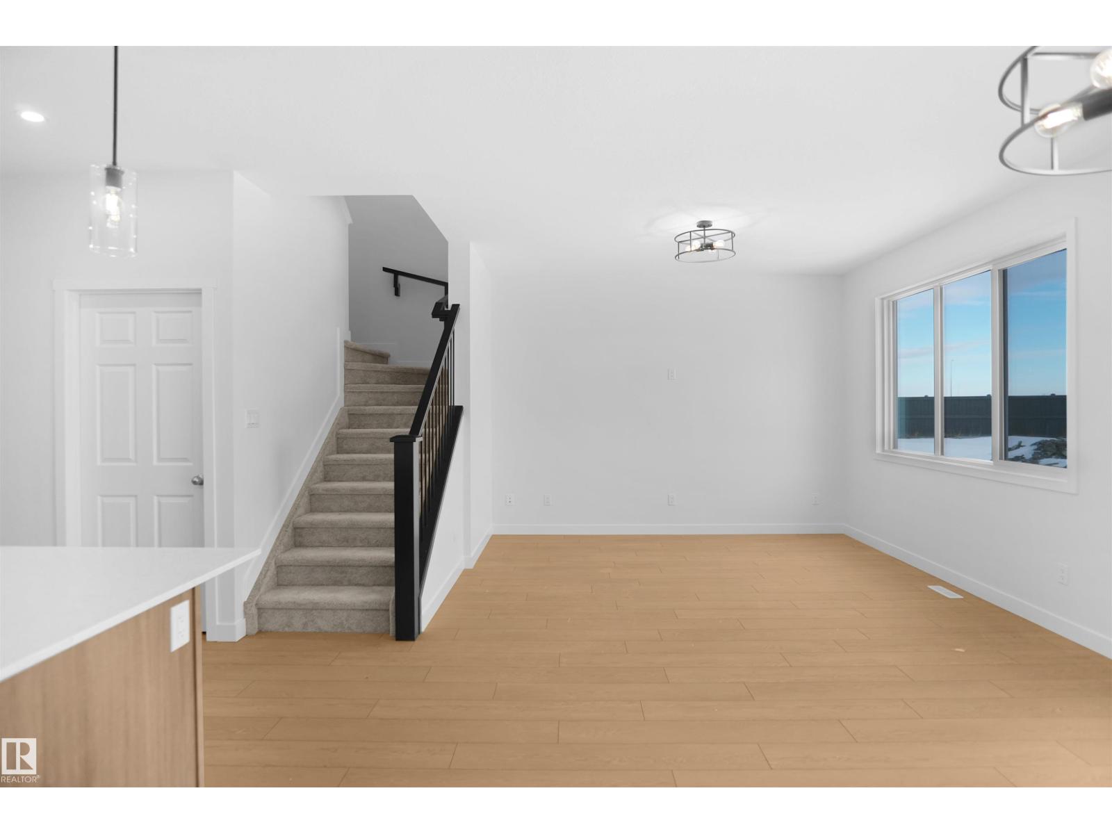 6343 175 AV NW - 8