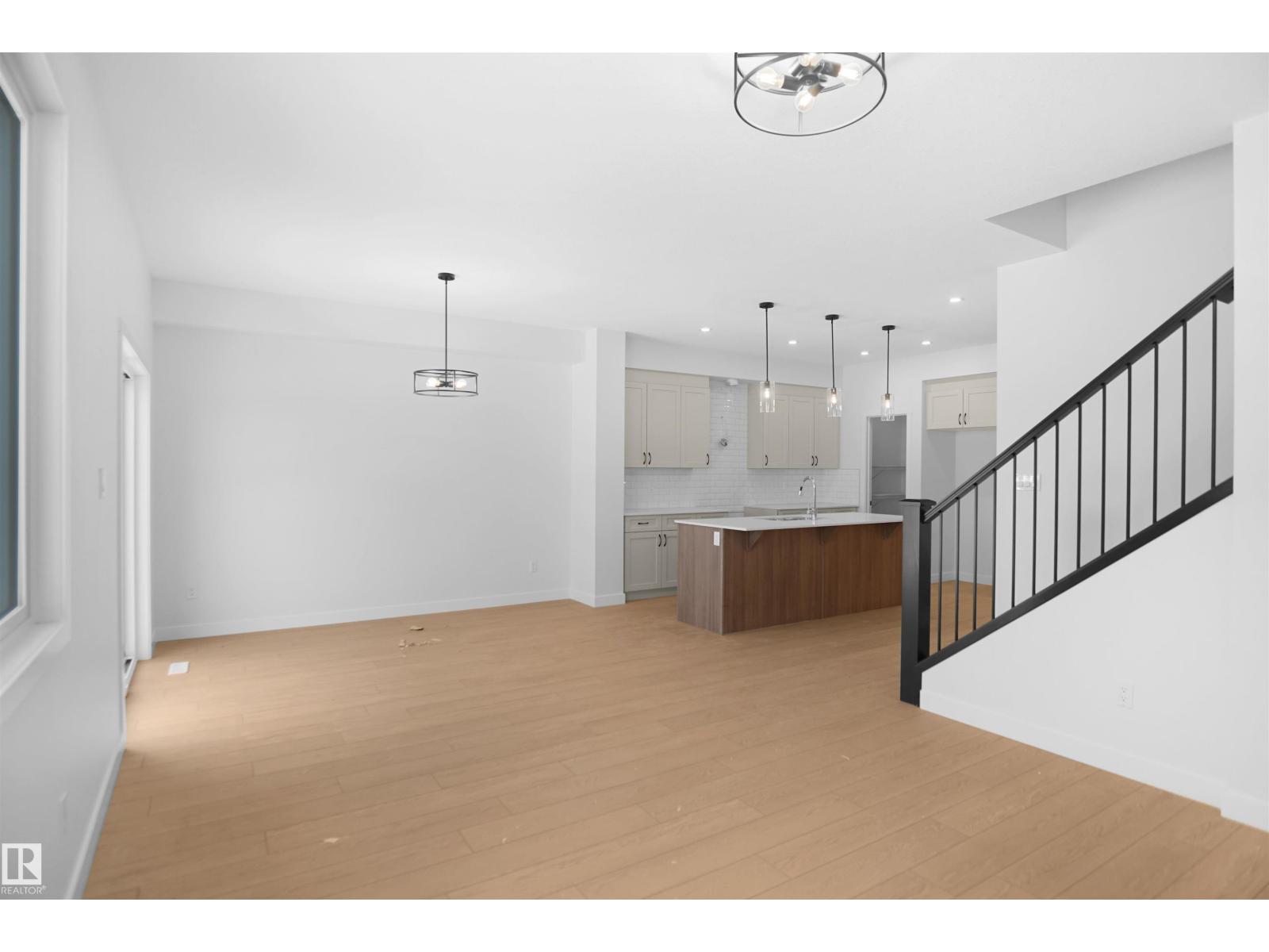 6343 175 AV NW - 9