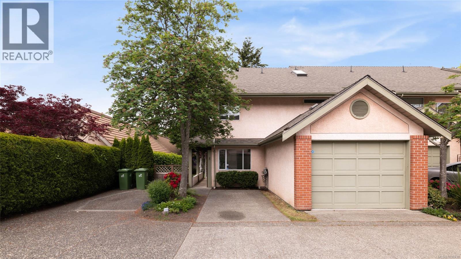 #5 216 Russell St - 32