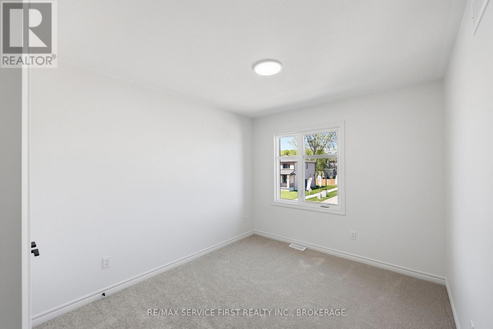 1351 WOODFIELD CRESCENT - 37