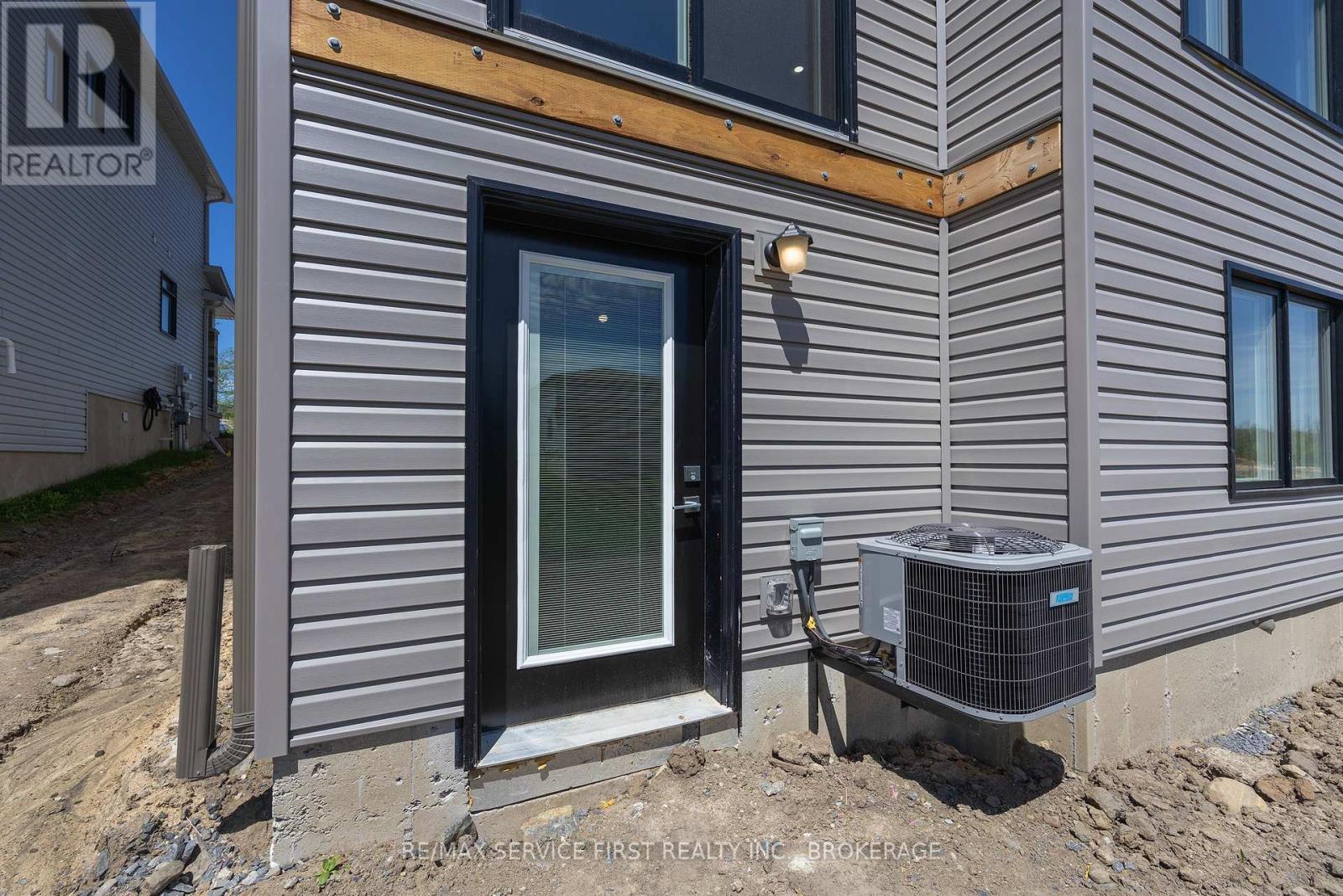 1351 WOODFIELD CRESCENT - 9