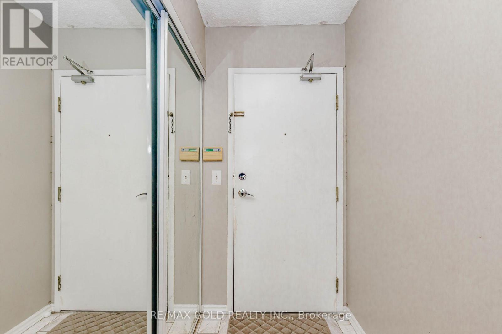 #PH 201 325 WEBB DRIVE - 36