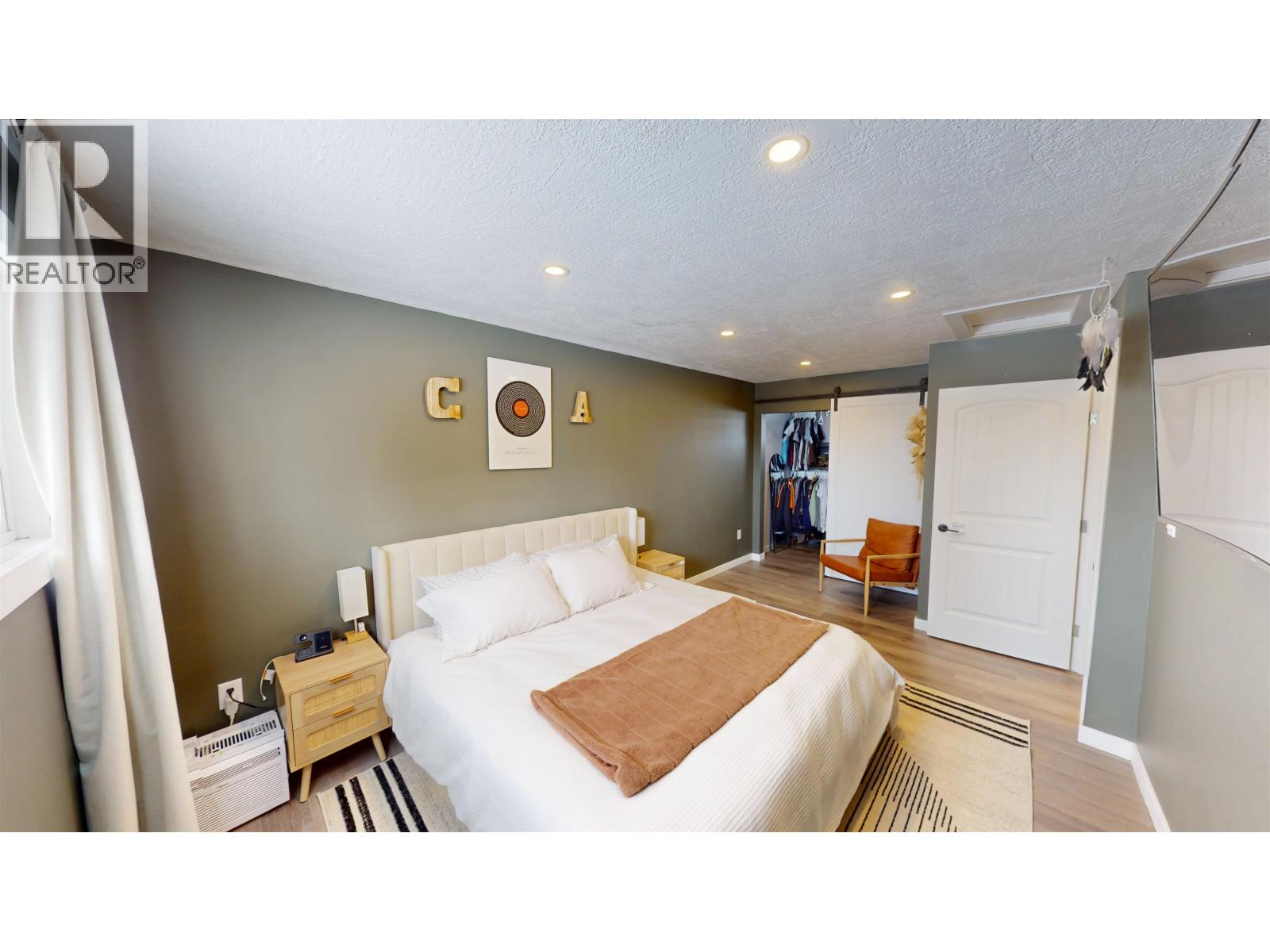 9811 112 AVENUE - 18