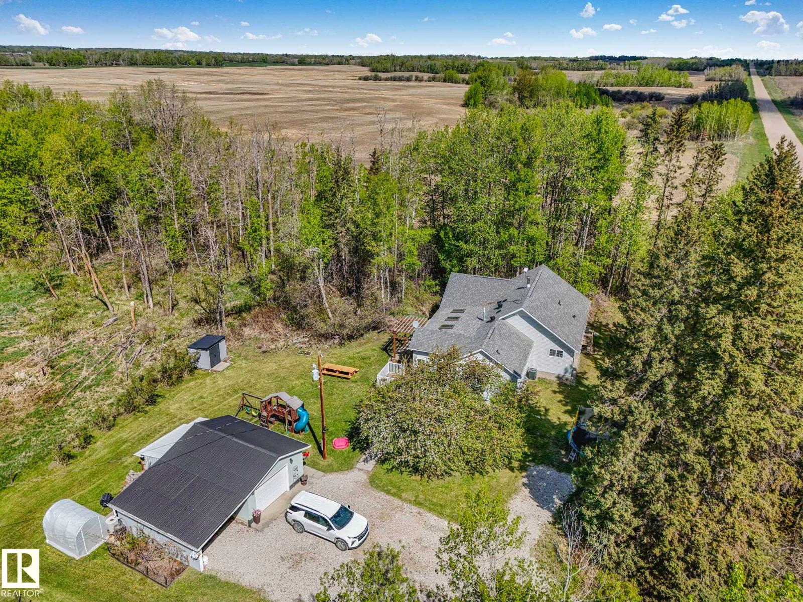 51026 RGE ROAD 20 exterior