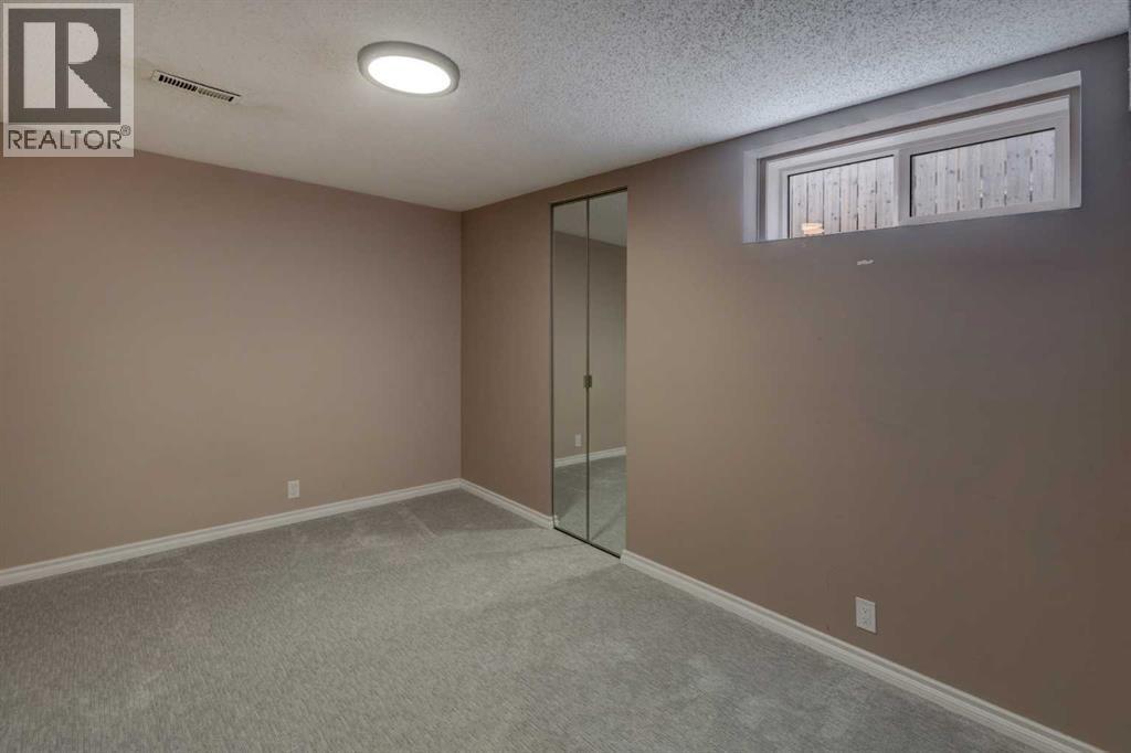 6443 70 Street NW - 30