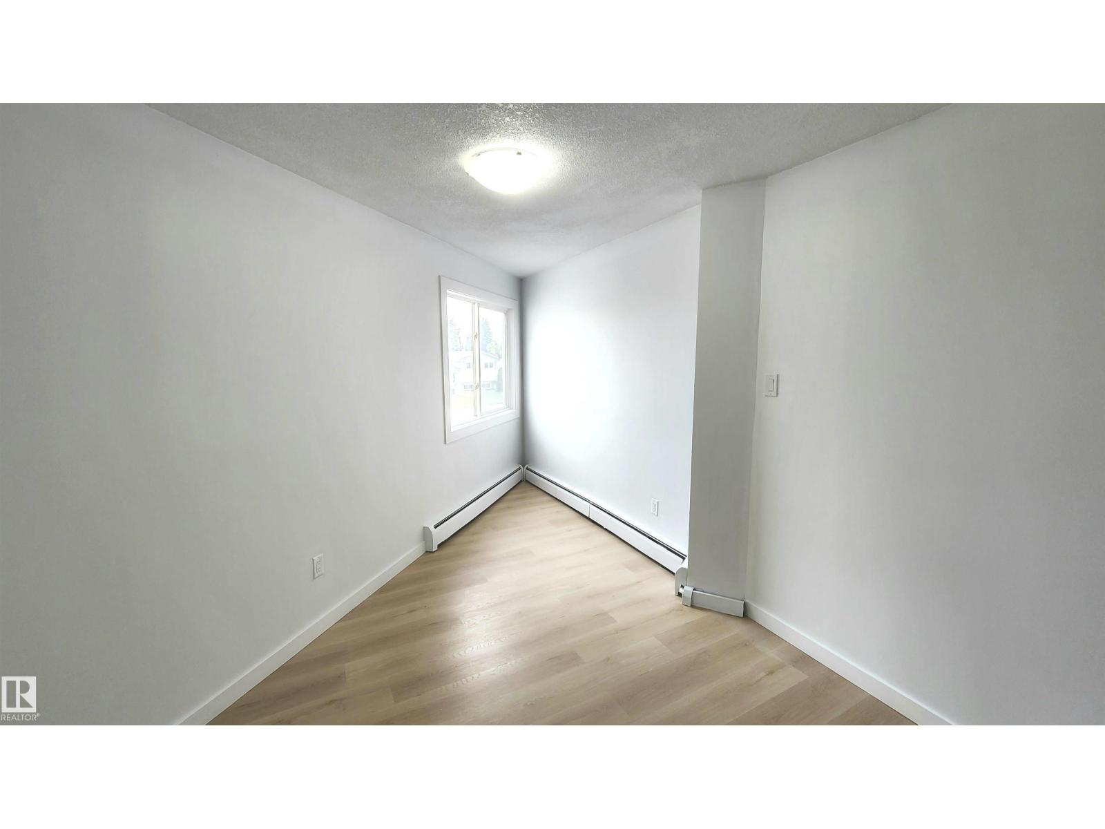 9535 147 AV NW - 26