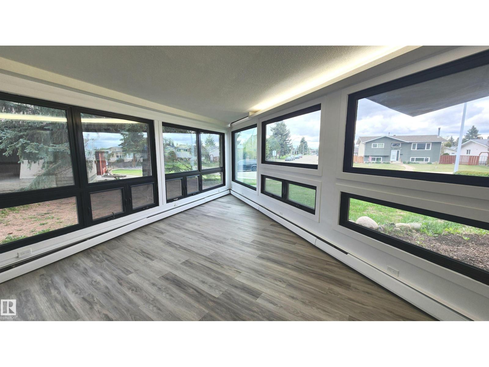 9535 147 AV NW - 9