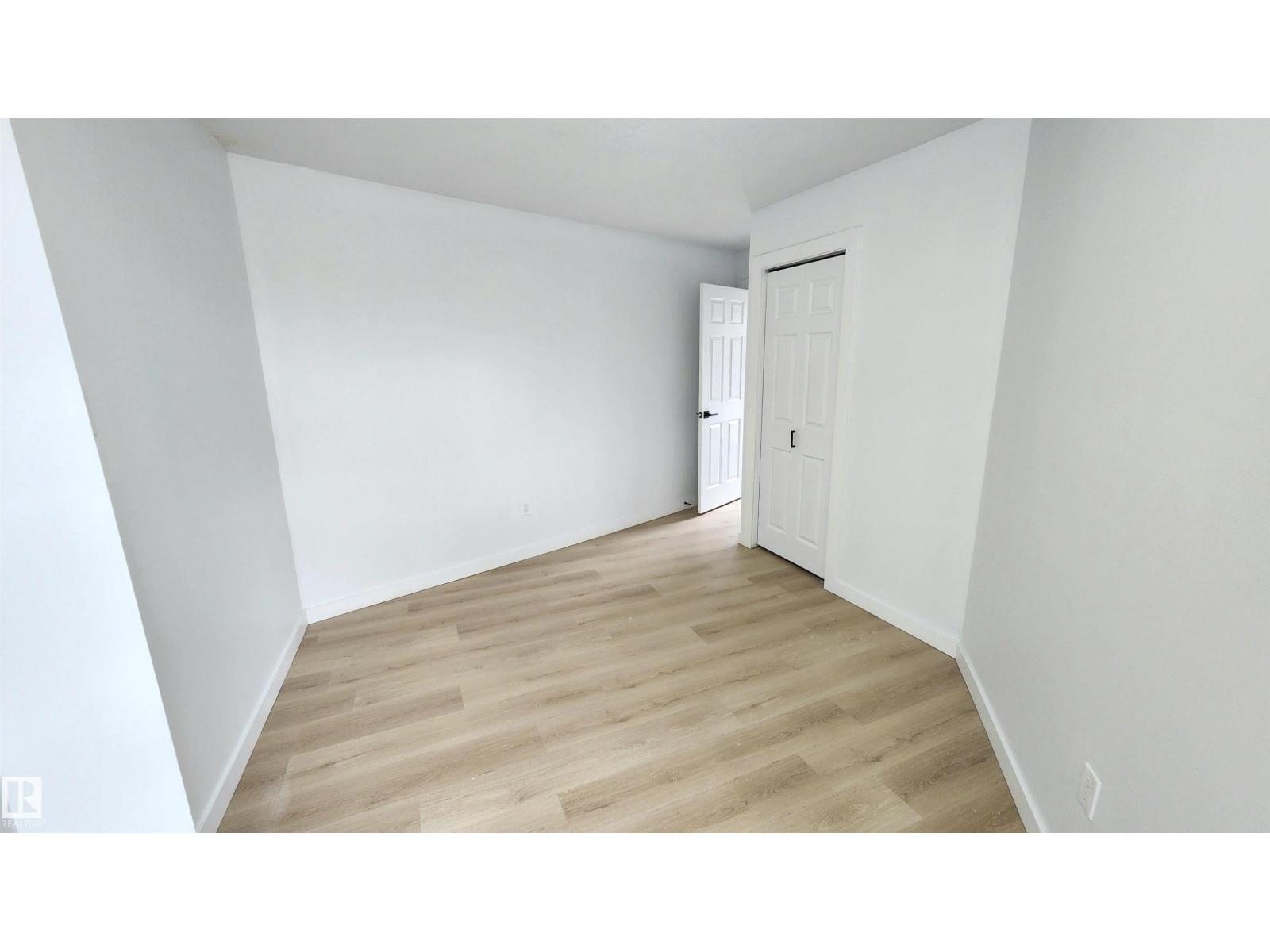 9535 147 AV NW - 25