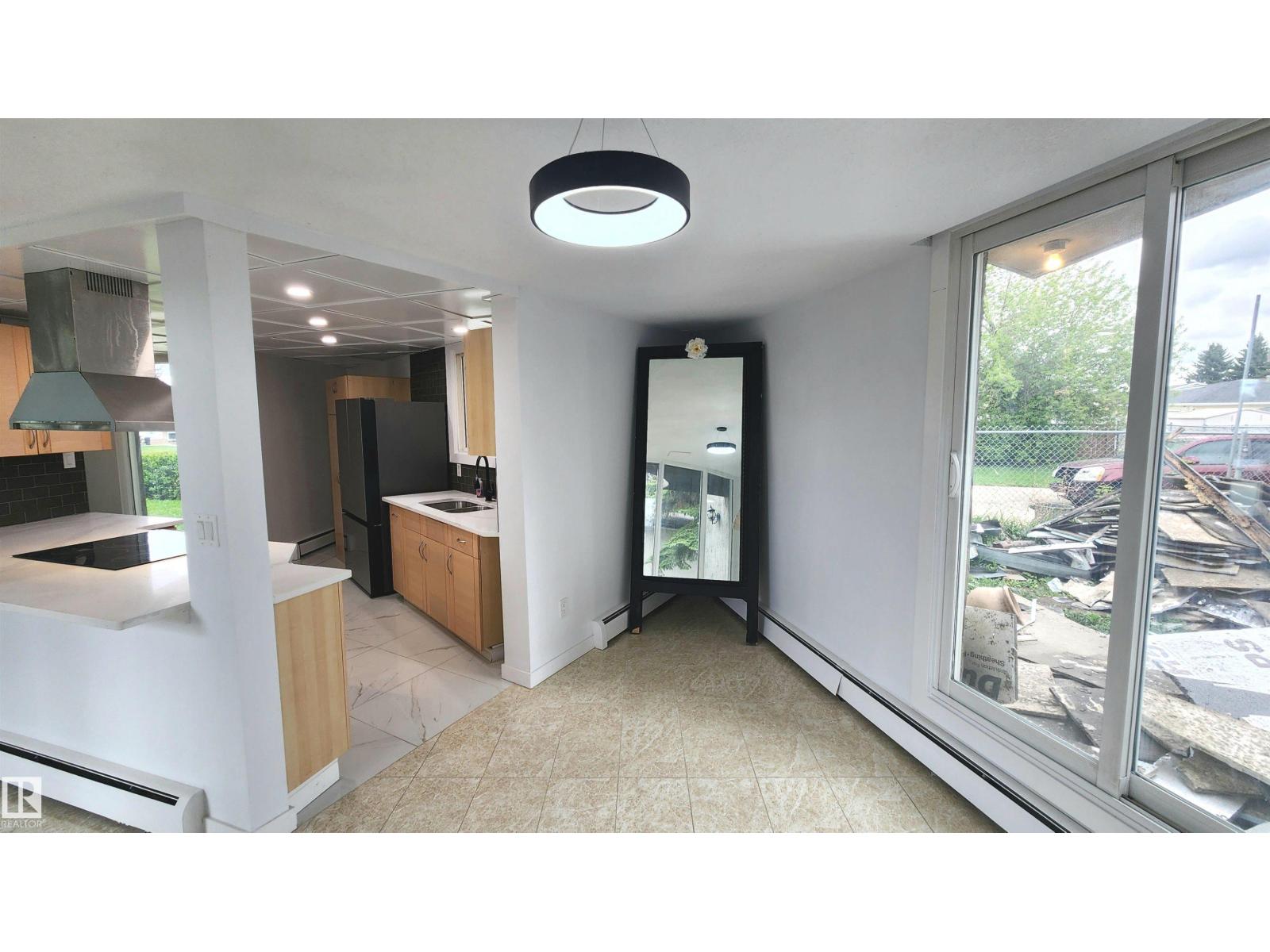9535 147 AV NW - 3