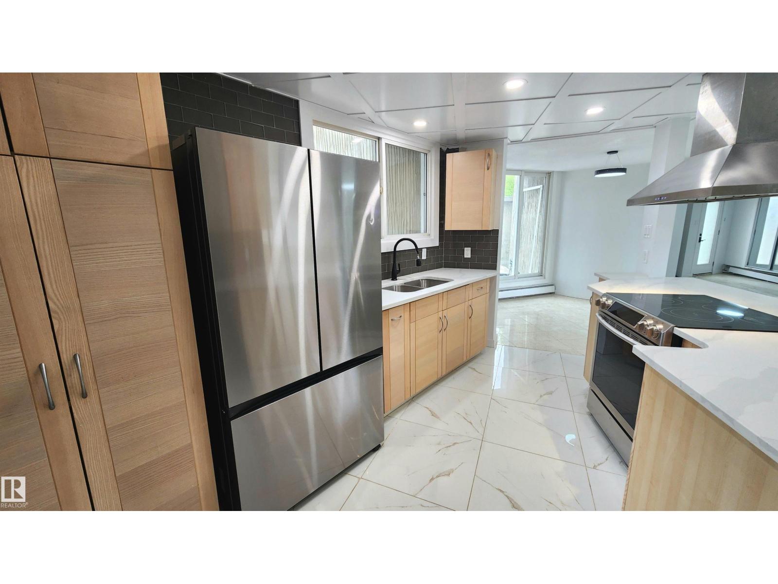 9535 147 AV NW - 17