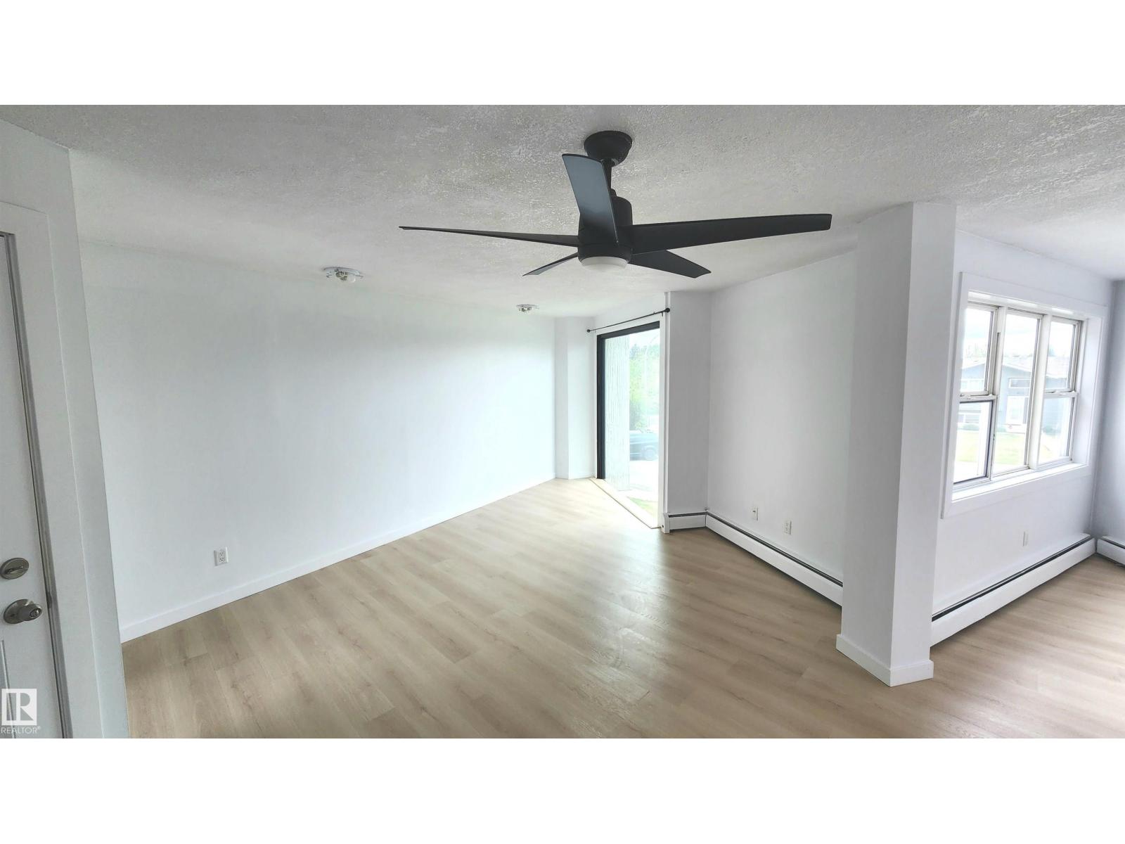 9535 147 AV NW - 24