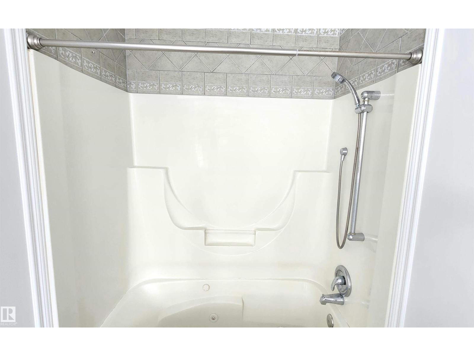9535 147 AV NW - 35