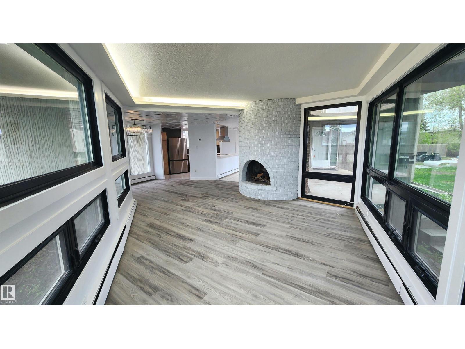 9535 147 AV NW - 8