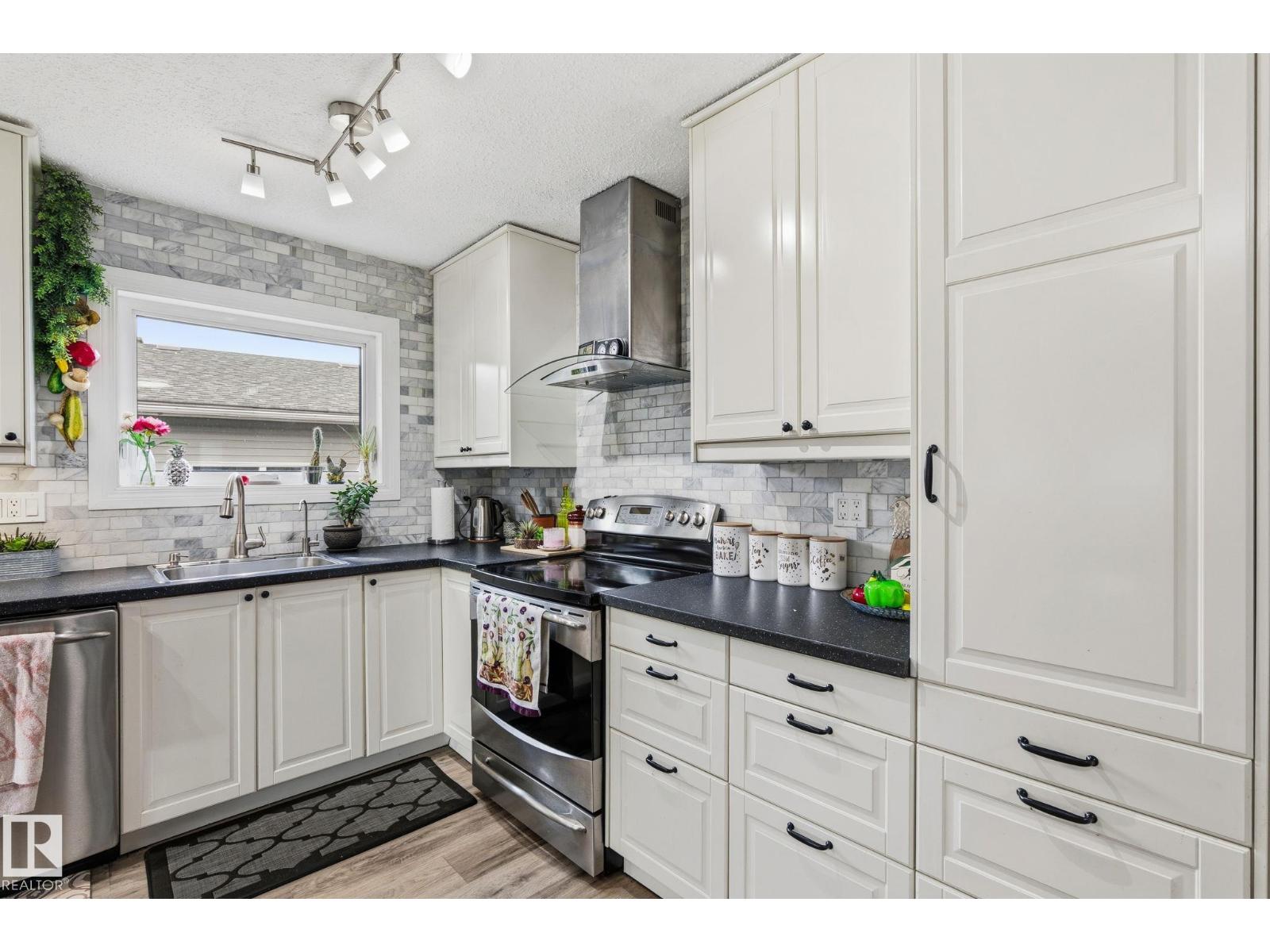 15232 120 NW NW - 12