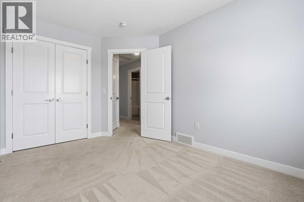 68 Cornerbrook View NE - 21