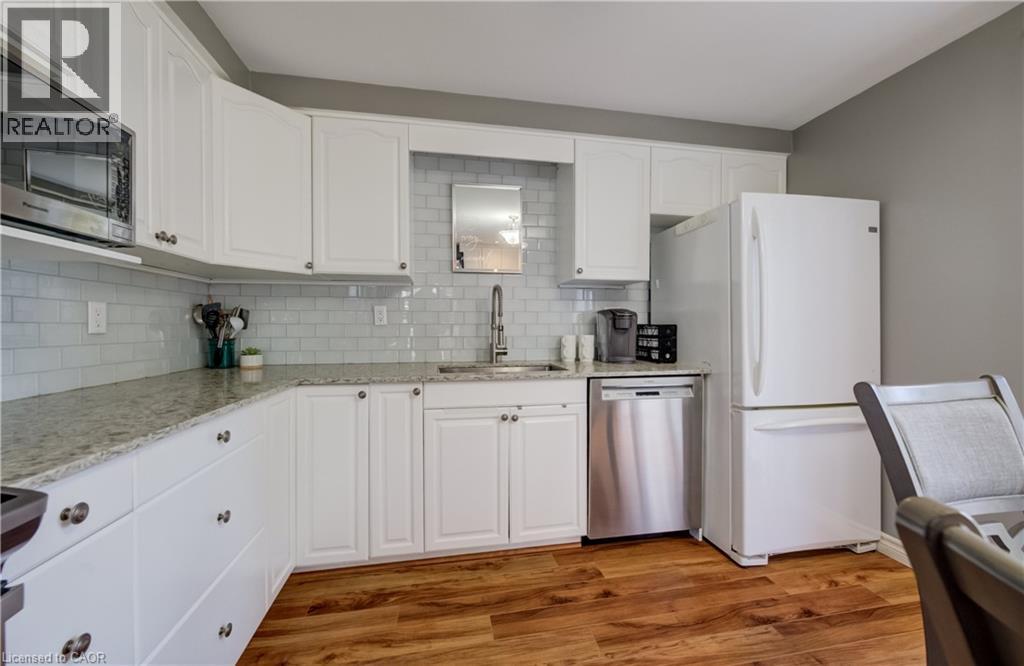 10 MEADOW WOODS Crescent - 11