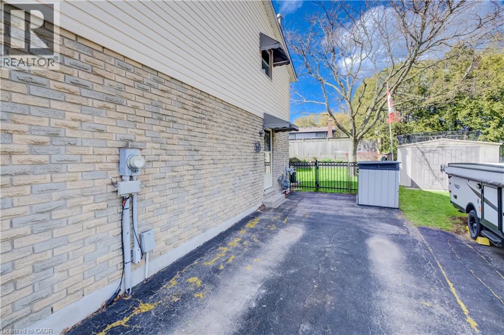 10 MEADOW WOODS Crescent - 34