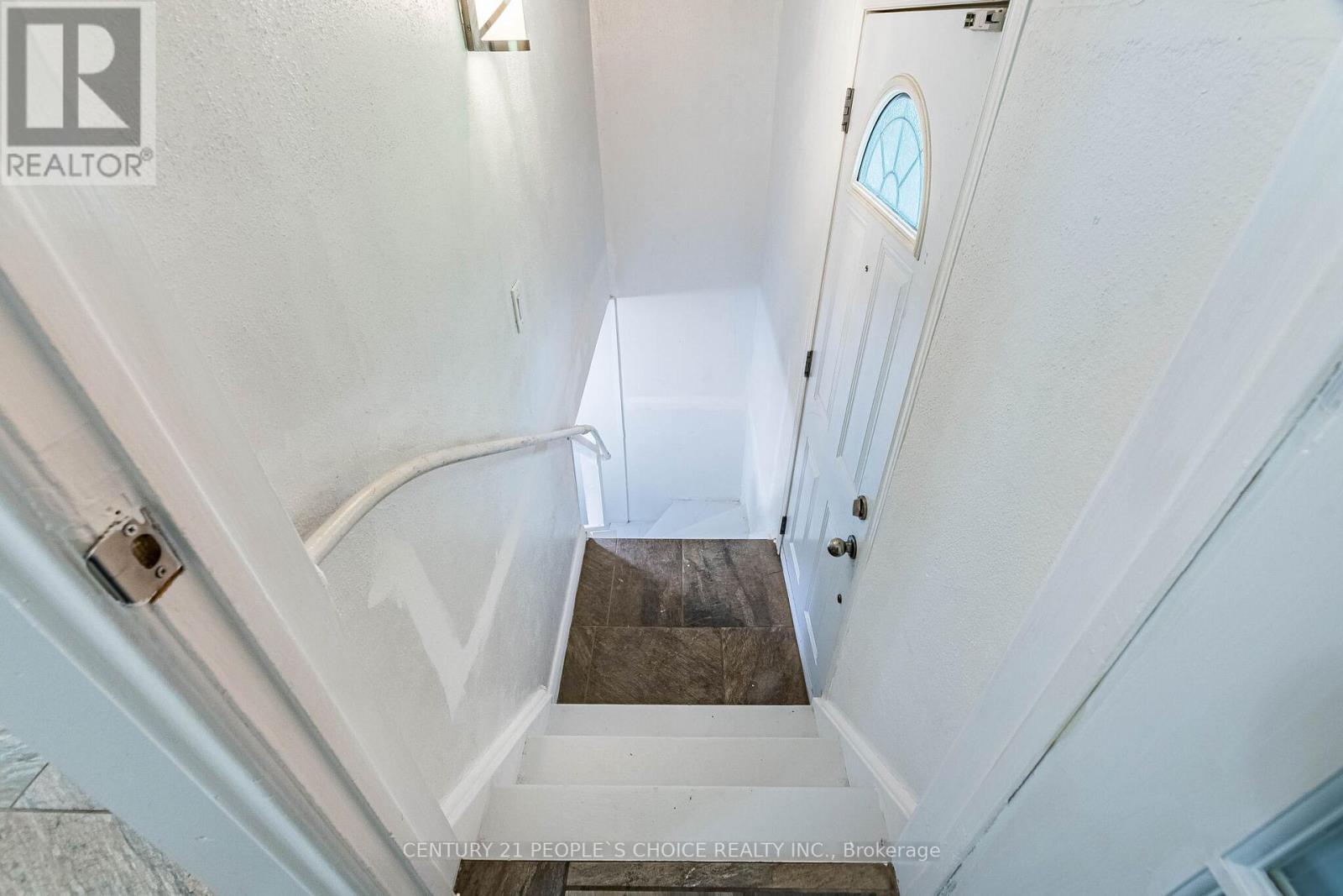 39 MEADOWLAND DRIVE - 32