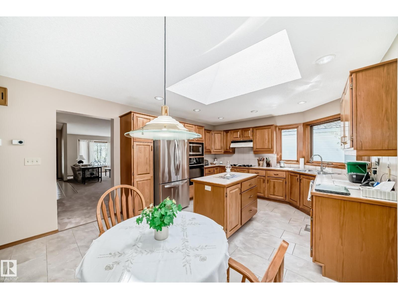 107 RIDGEMONT CR — photo 19