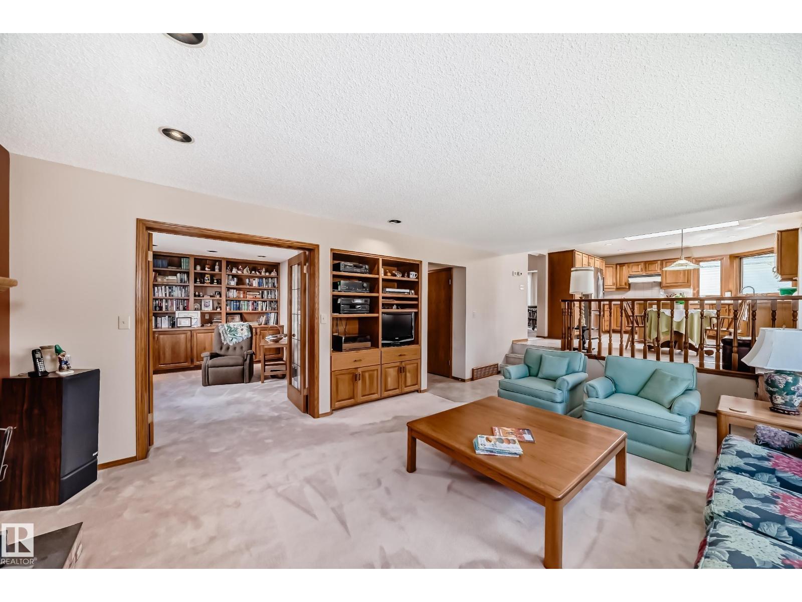 107 RIDGEMONT CR — photo 29