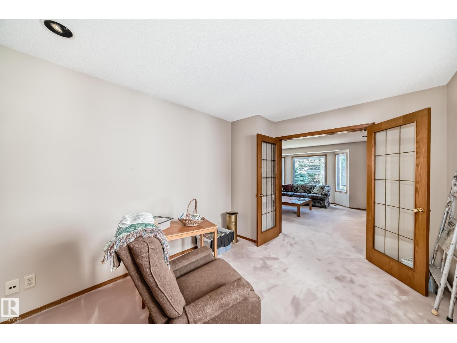 107 RIDGEMONT CR — photo 32