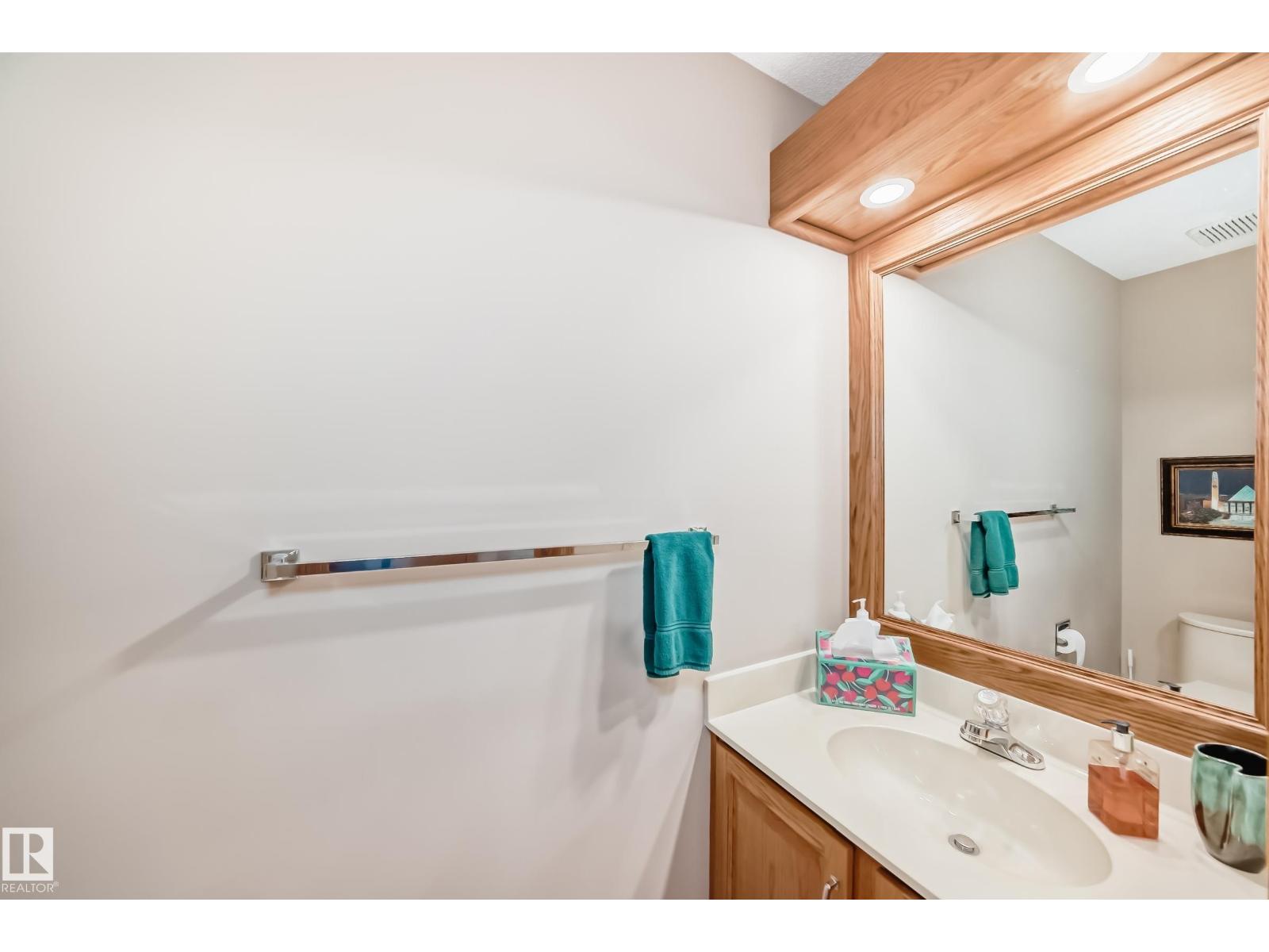 107 RIDGEMONT CR — photo 34