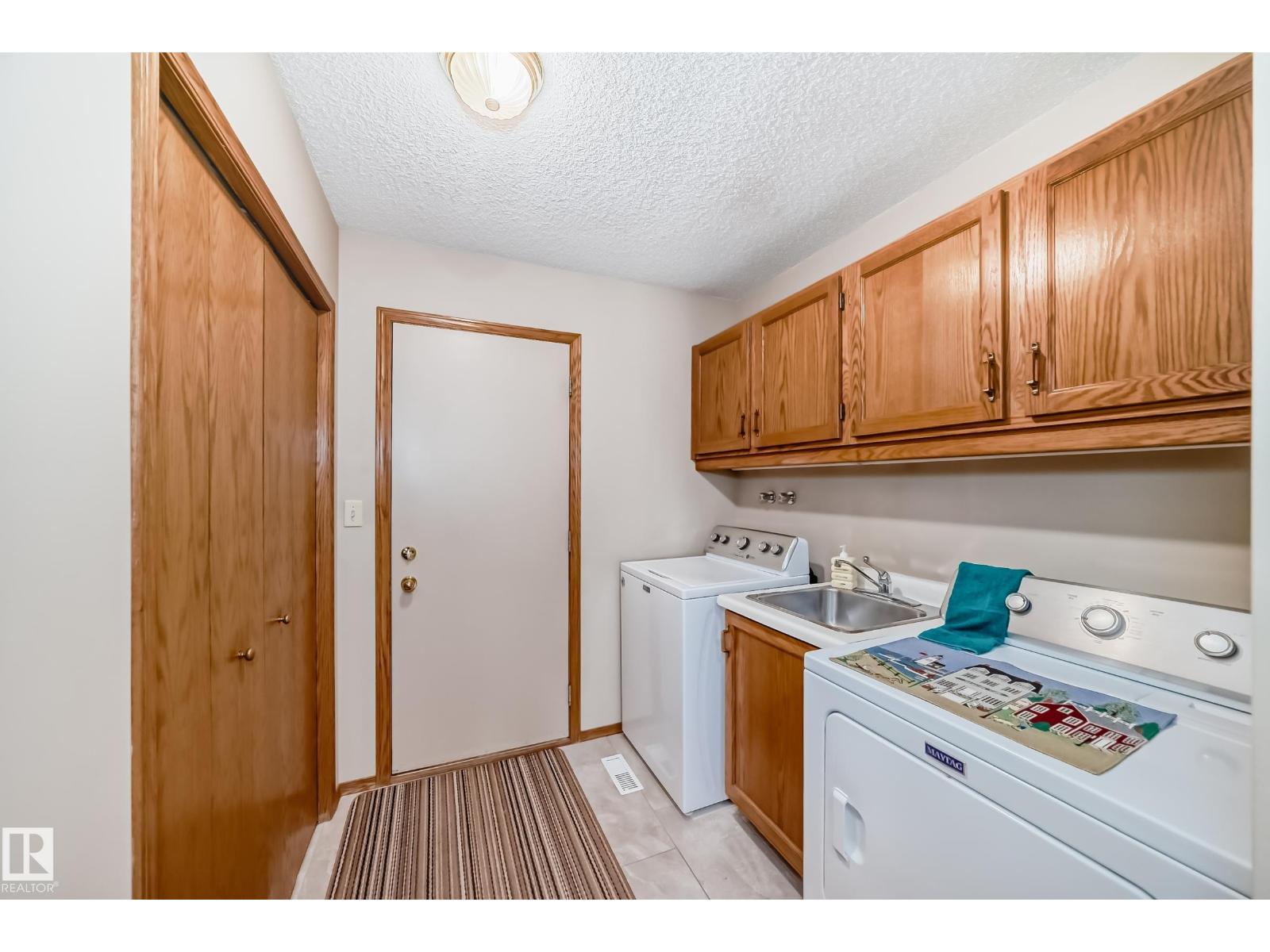 107 RIDGEMONT CR — photo 35