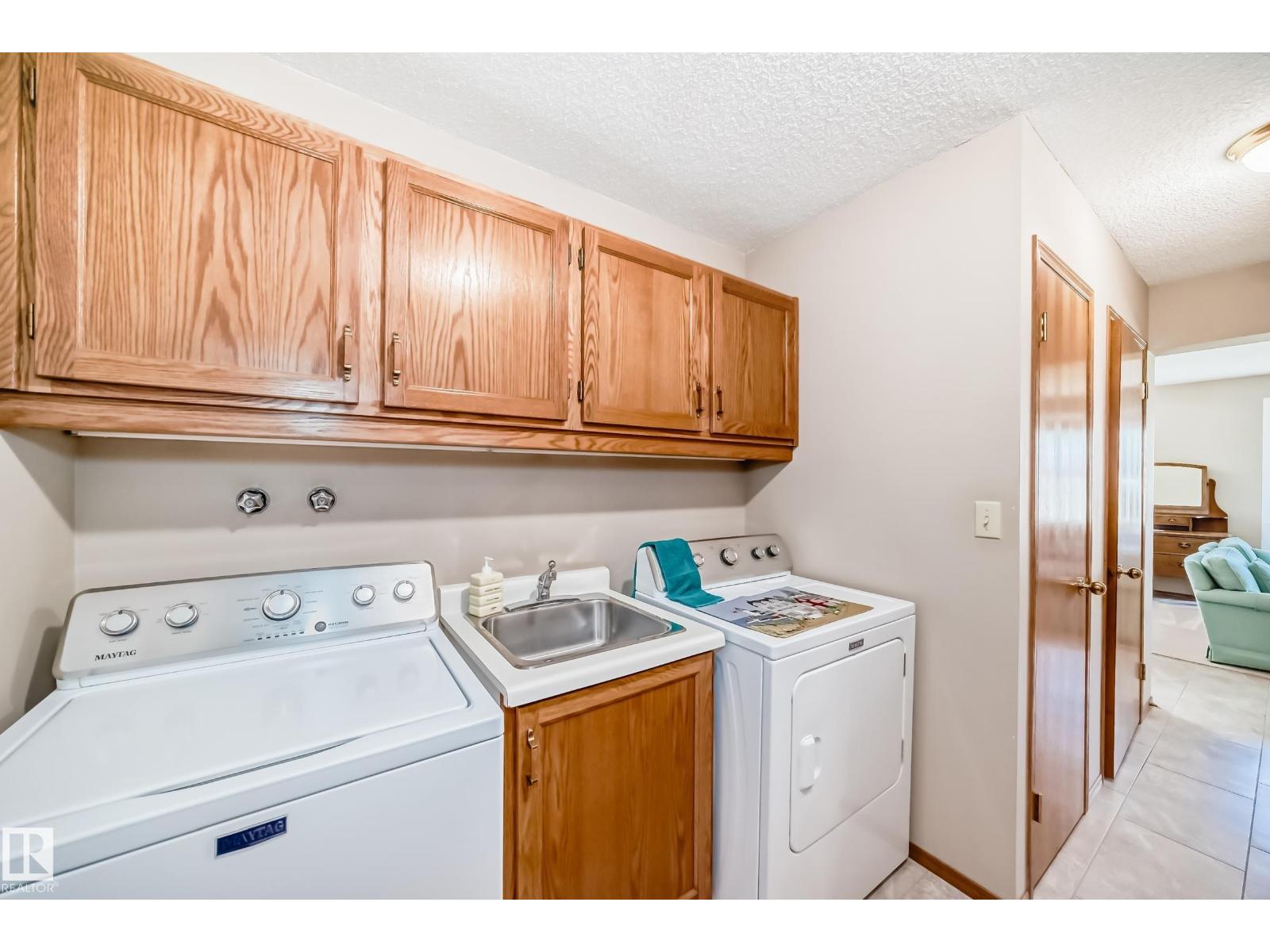 107 RIDGEMONT CR — photo 36
