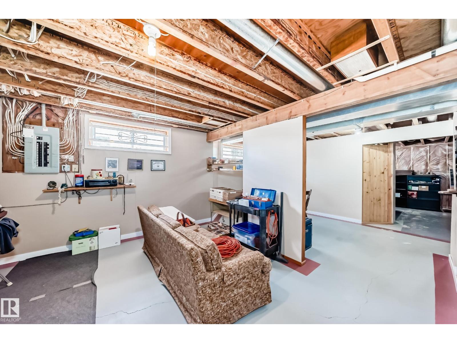 107 RIDGEMONT CR — photo 59