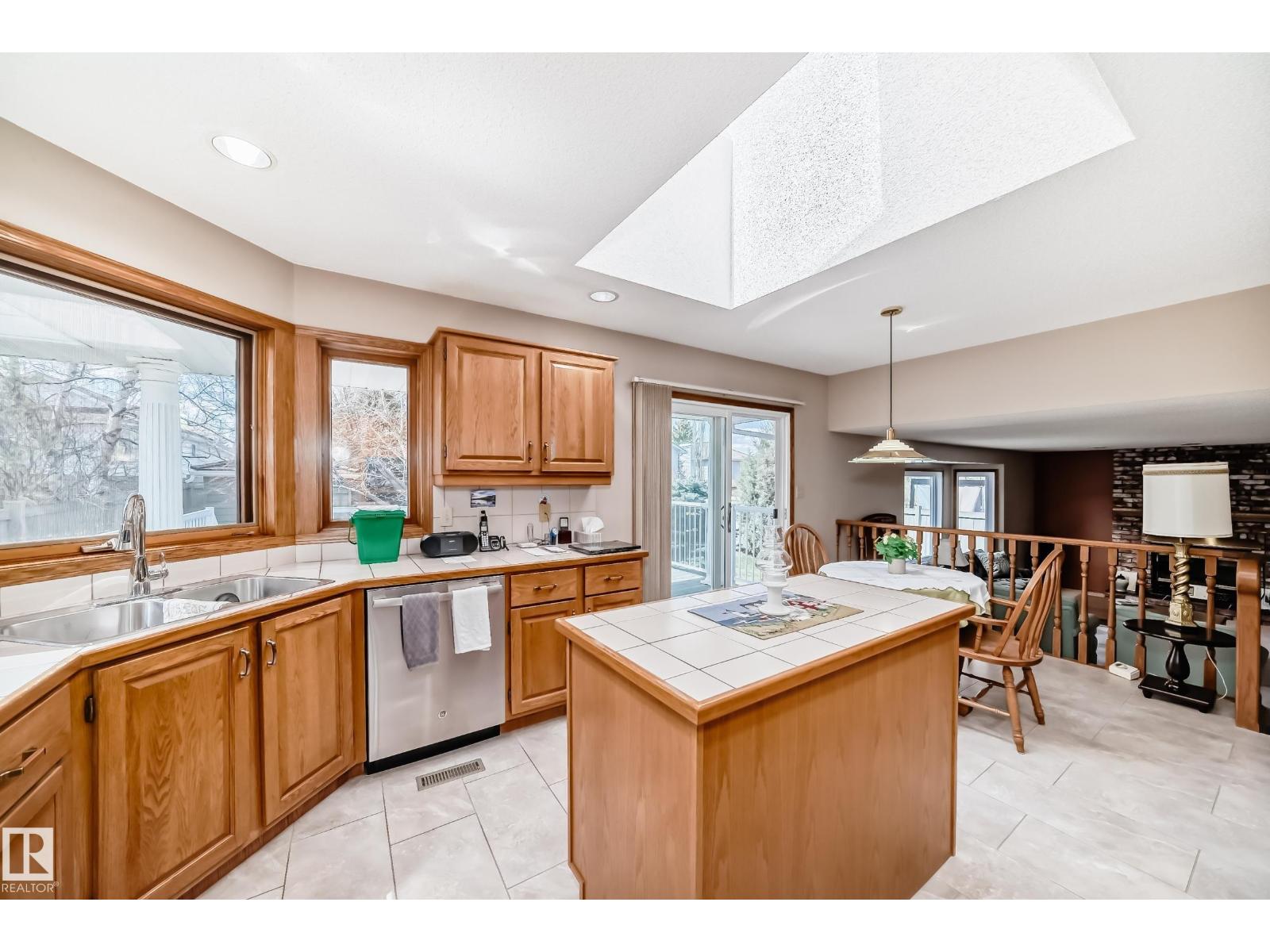 107 RIDGEMONT CR — photo 8