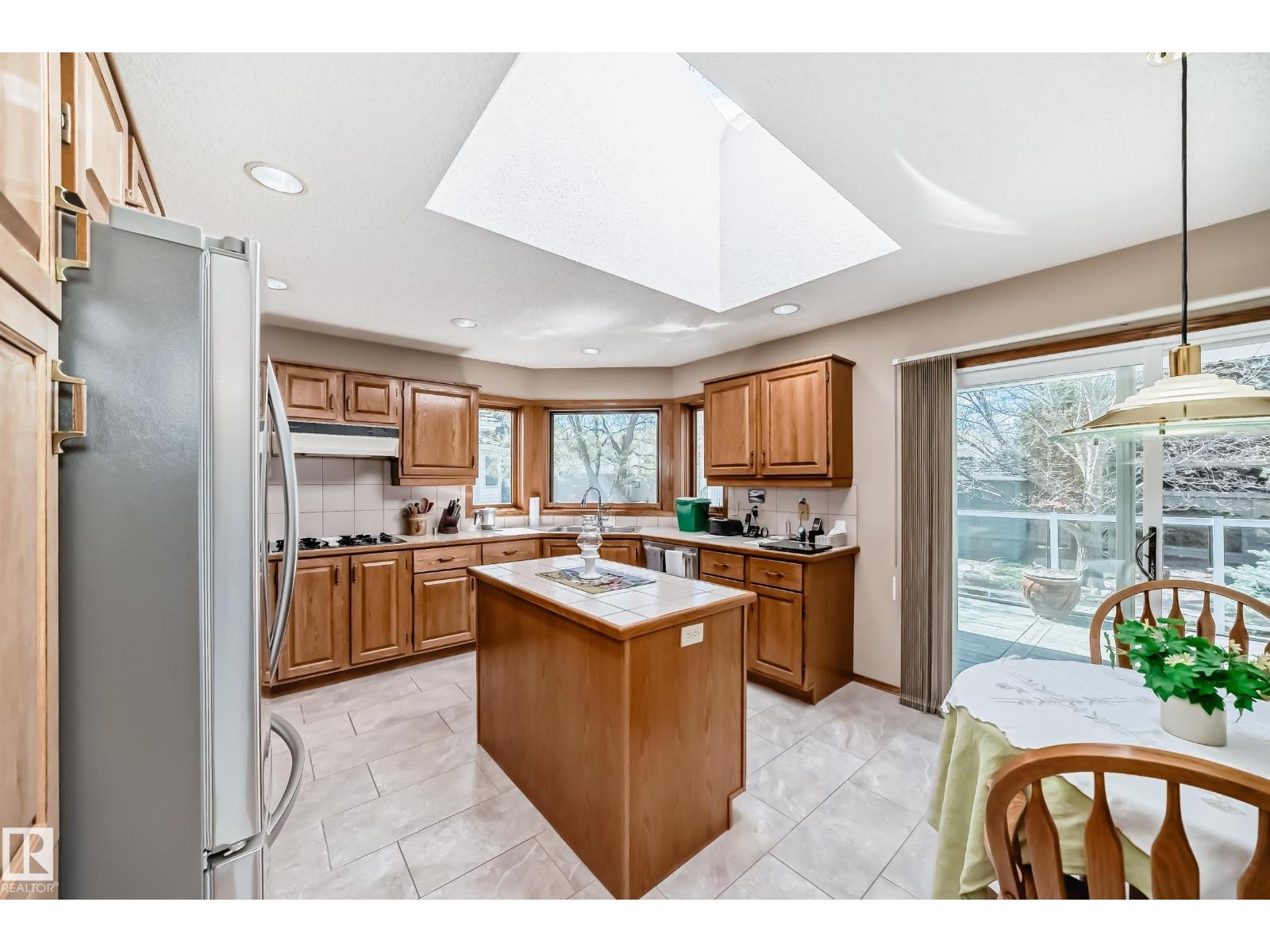 107 RIDGEMONT CR — photo 9