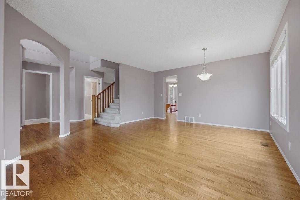 10 COLONIALE CO — photo 6