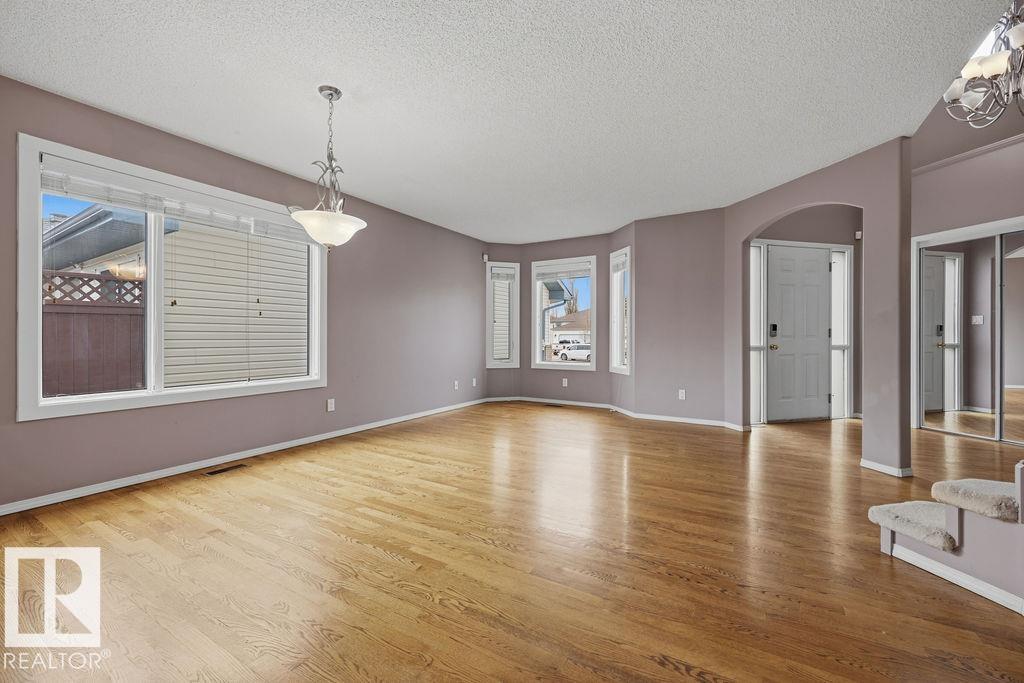 10 COLONIALE CO — photo 8