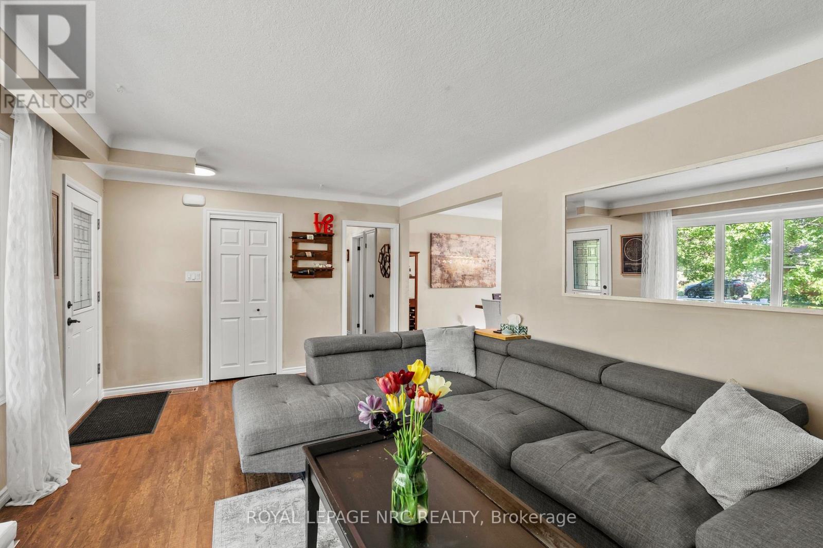 10 ANCASTER BOULEVARD - 10