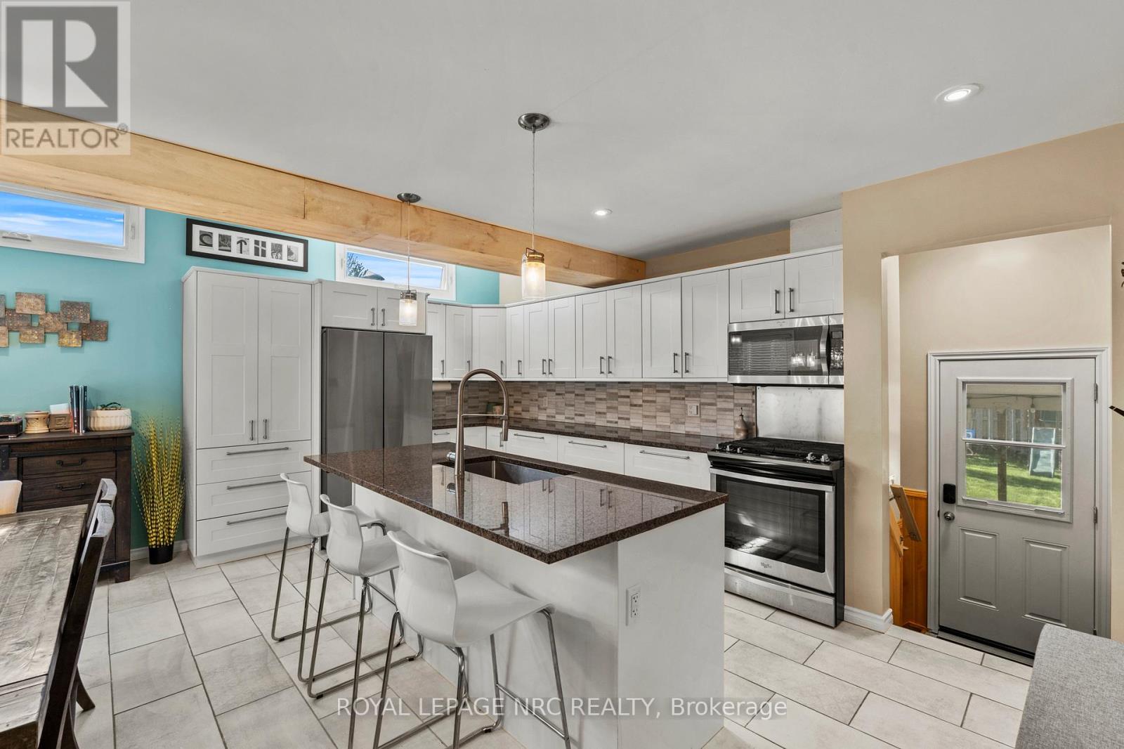 10 ANCASTER BOULEVARD - 12