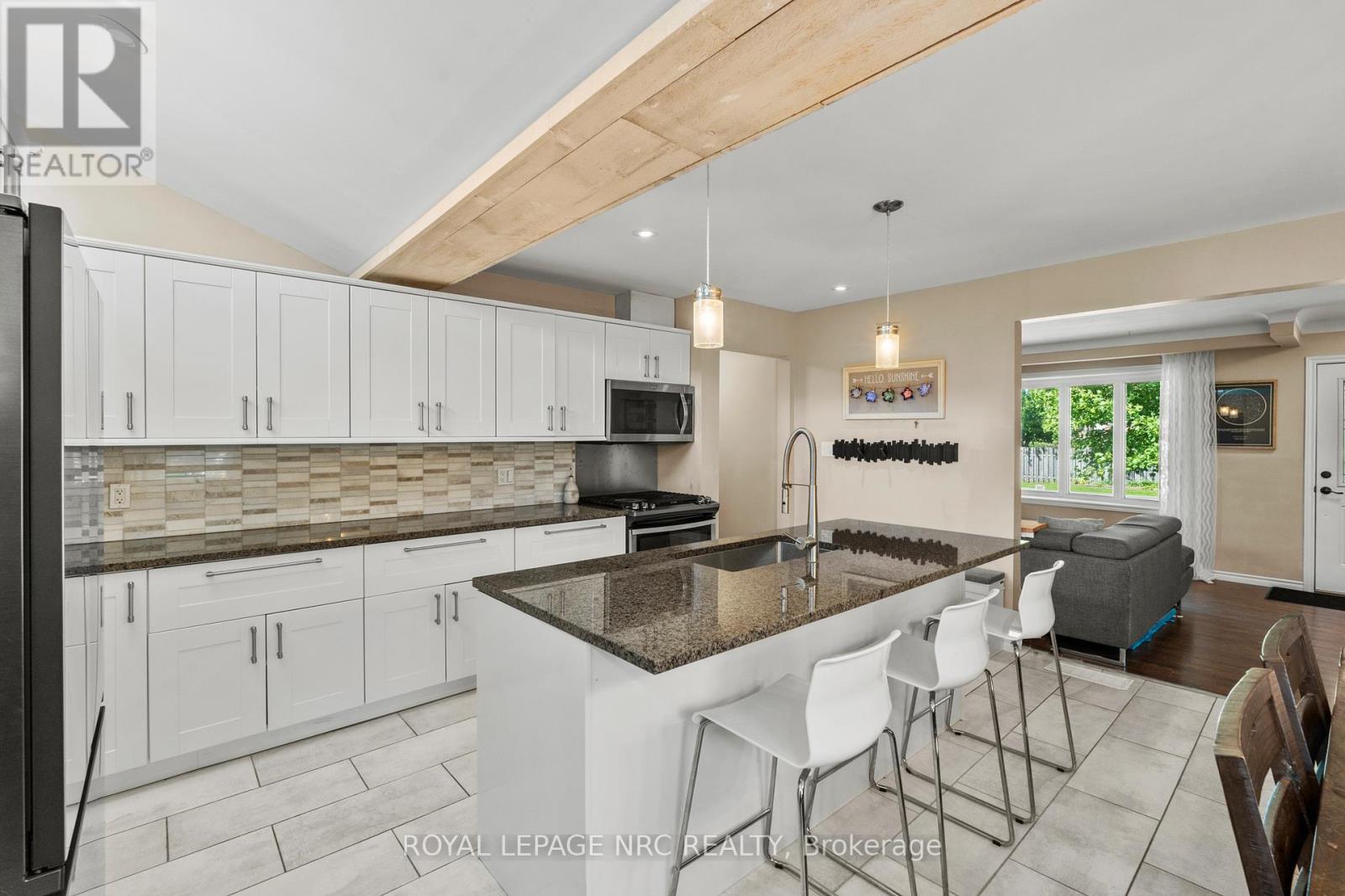 10 ANCASTER BOULEVARD - 16