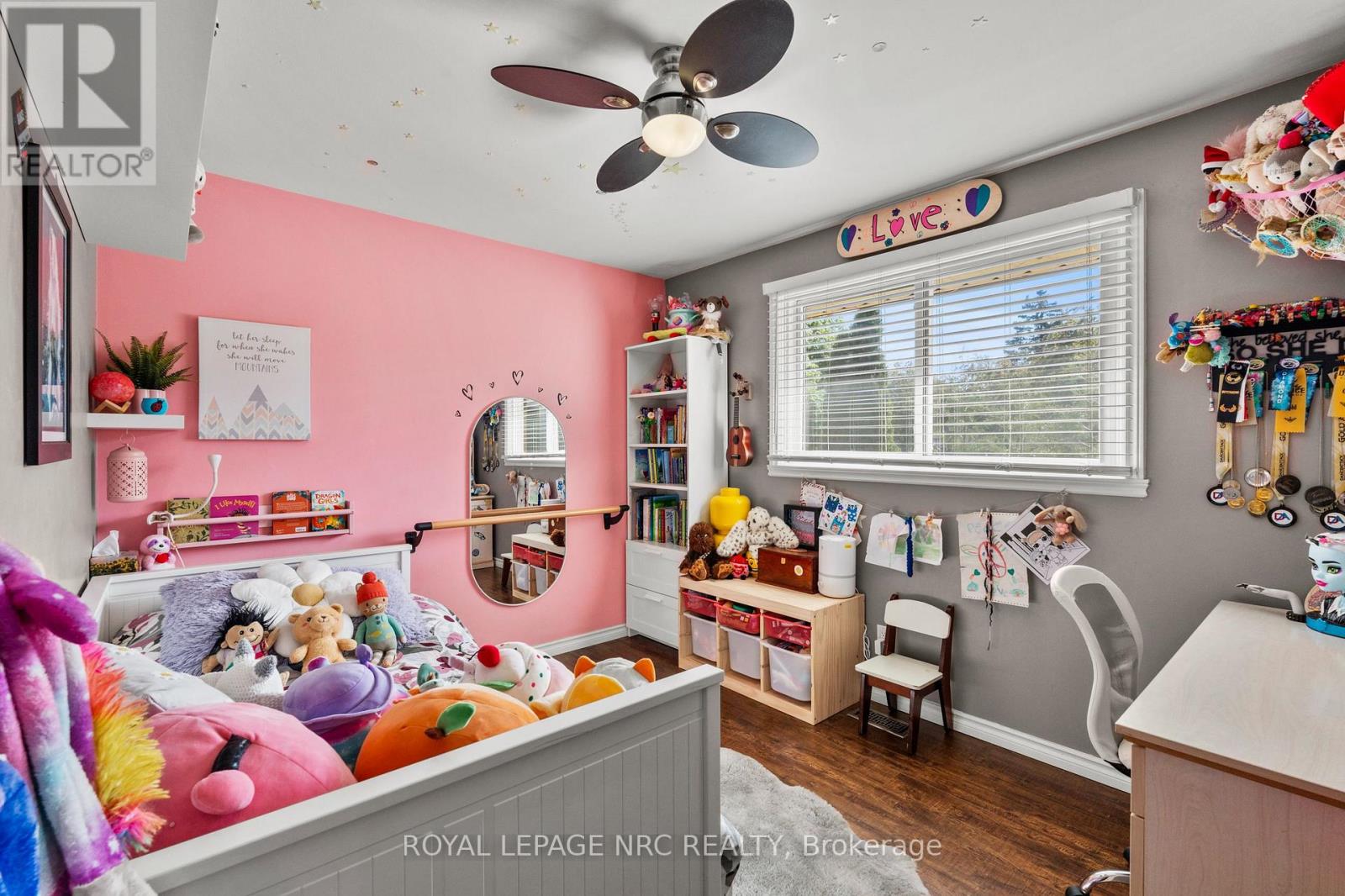 10 ANCASTER BOULEVARD - 21