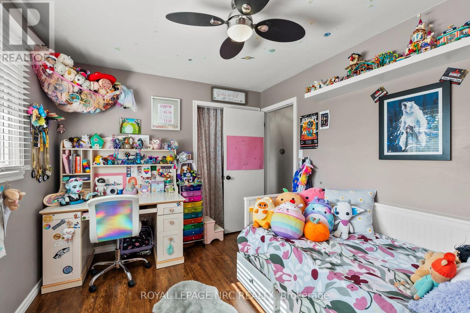 10 ANCASTER BOULEVARD - 22