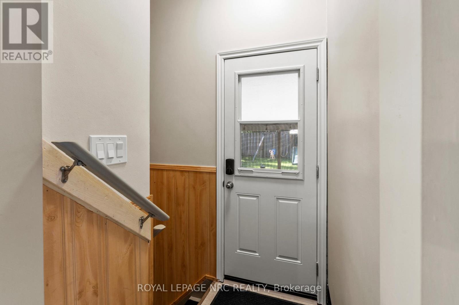 10 ANCASTER BOULEVARD - 24