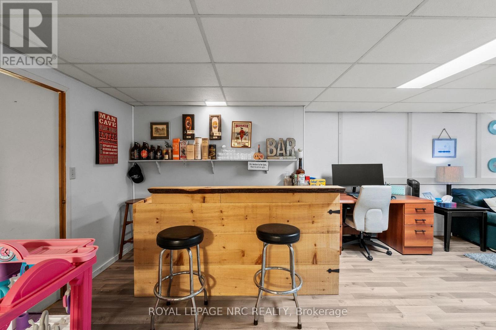 10 ANCASTER BOULEVARD - 27