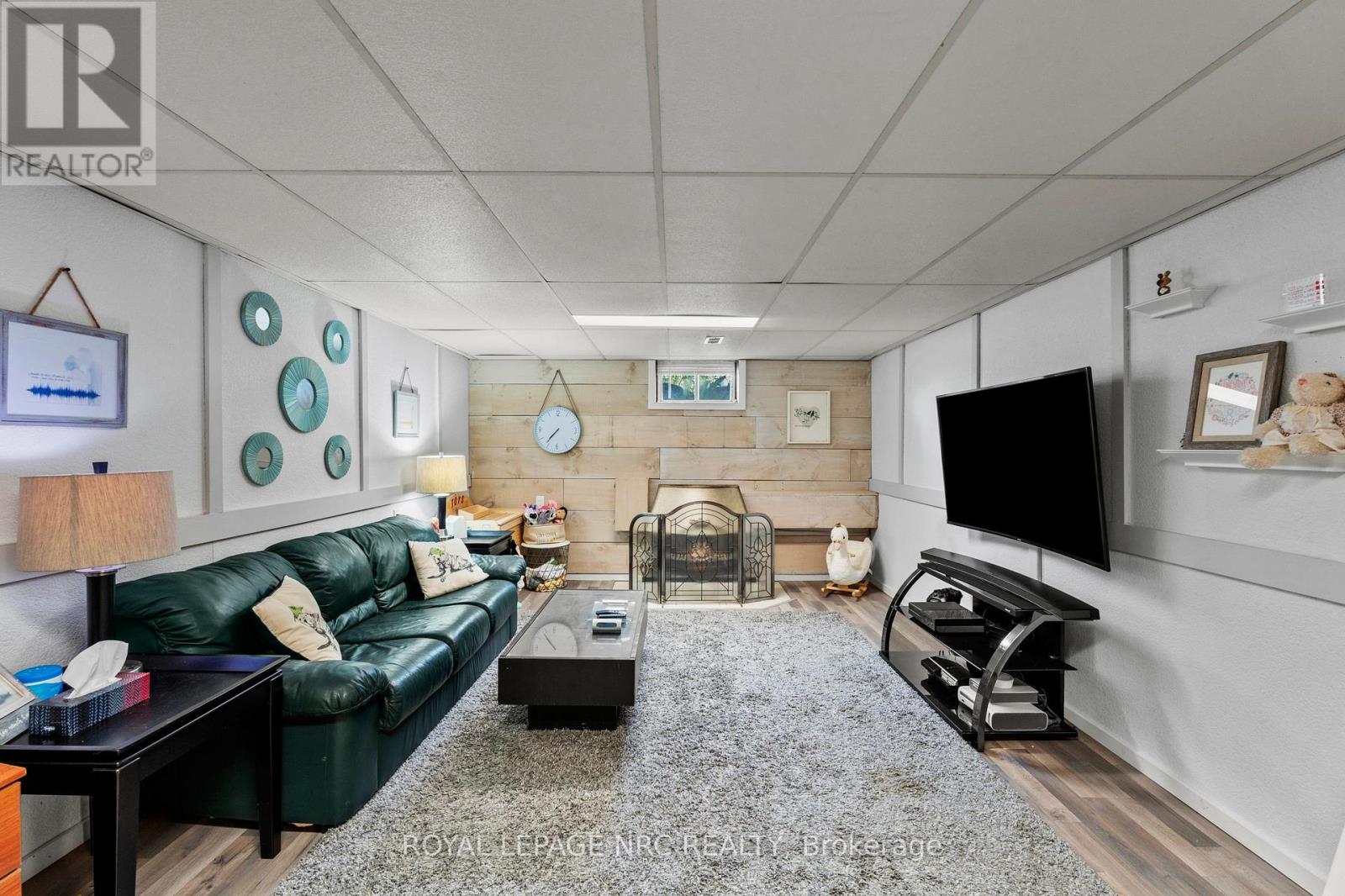 10 ANCASTER BOULEVARD - 30