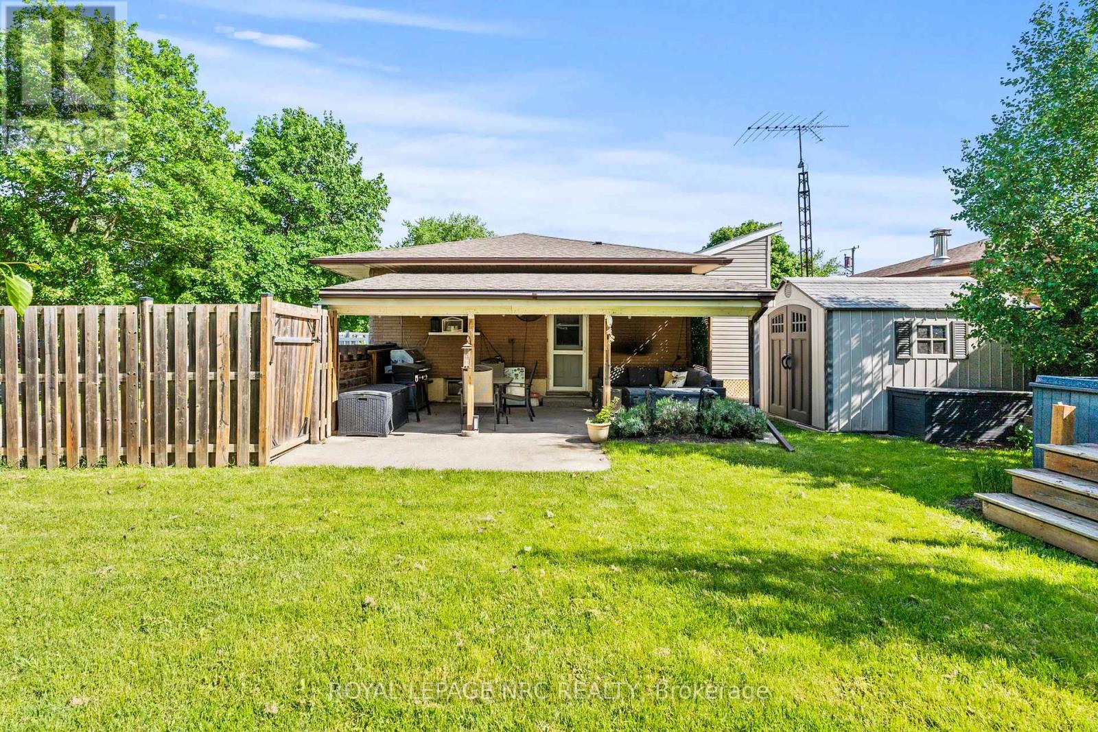 10 ANCASTER BOULEVARD - 32