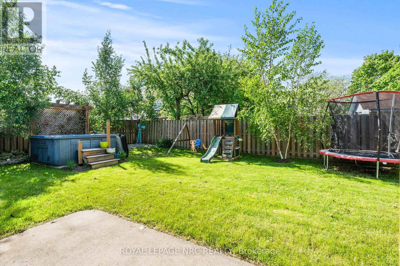 10 ANCASTER BOULEVARD - 35