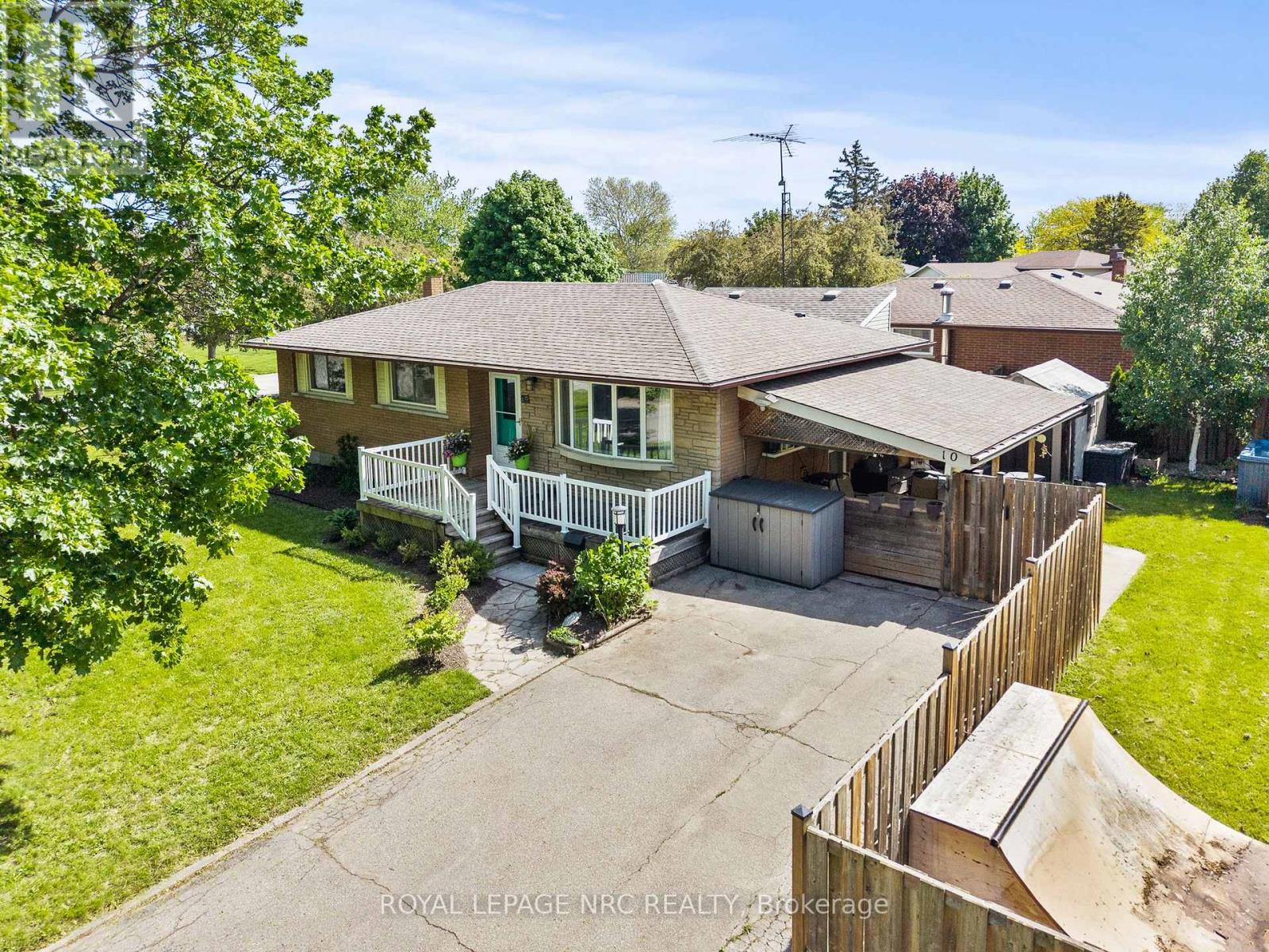 10 ANCASTER BOULEVARD - 4